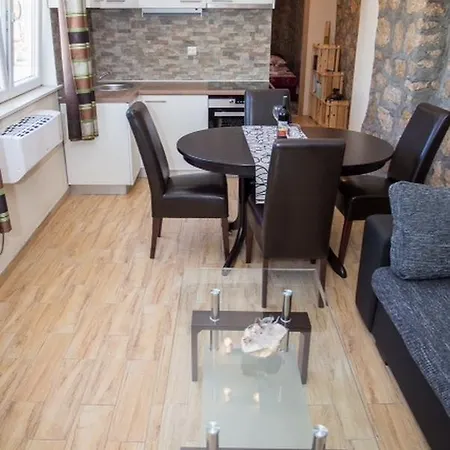 Apartment Any *